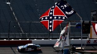 Vedení NASCAR zakázalo konfederační vlajky. Jezdec Cirrarelli kvůli tomu ukončí kariéru
