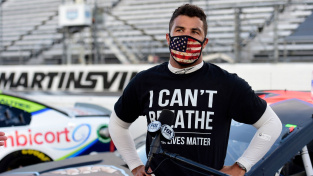 Oprátka v garáži. Automobilový závodník série NASCAR Bubba Wallace terčem vyhrožování